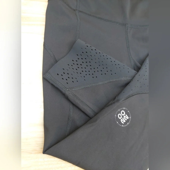 Lululemon Anew black perforated high rise leggings size 4 Athleisure Yoga - Picture 8 of 11